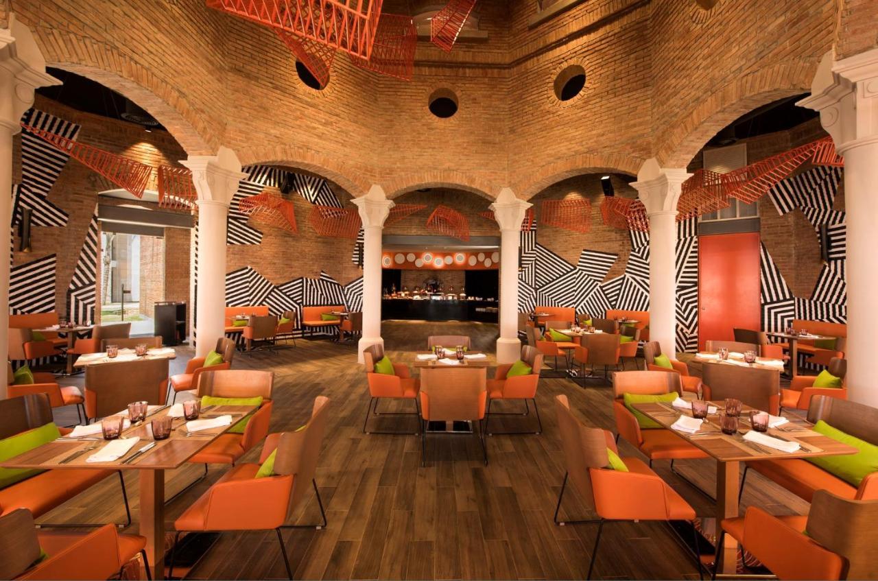 니켈로디언 호텔 앤 리조트 푼타 카나 바이 카리스마 올 인클루시브 외부 사진 Interior of the restaurant