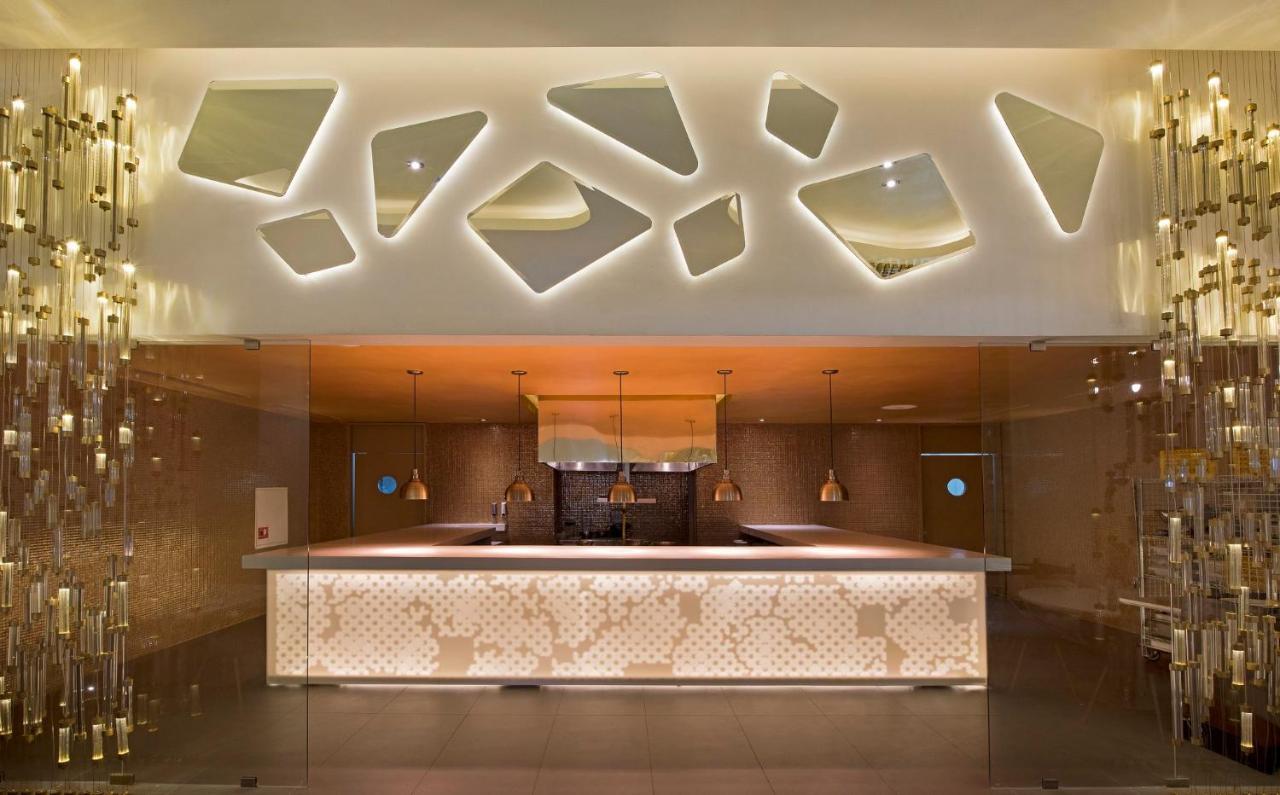 니켈로디언 호텔 앤 리조트 푼타 카나 바이 카리스마 올 인클루시브 외부 사진 The lobby of the hotel