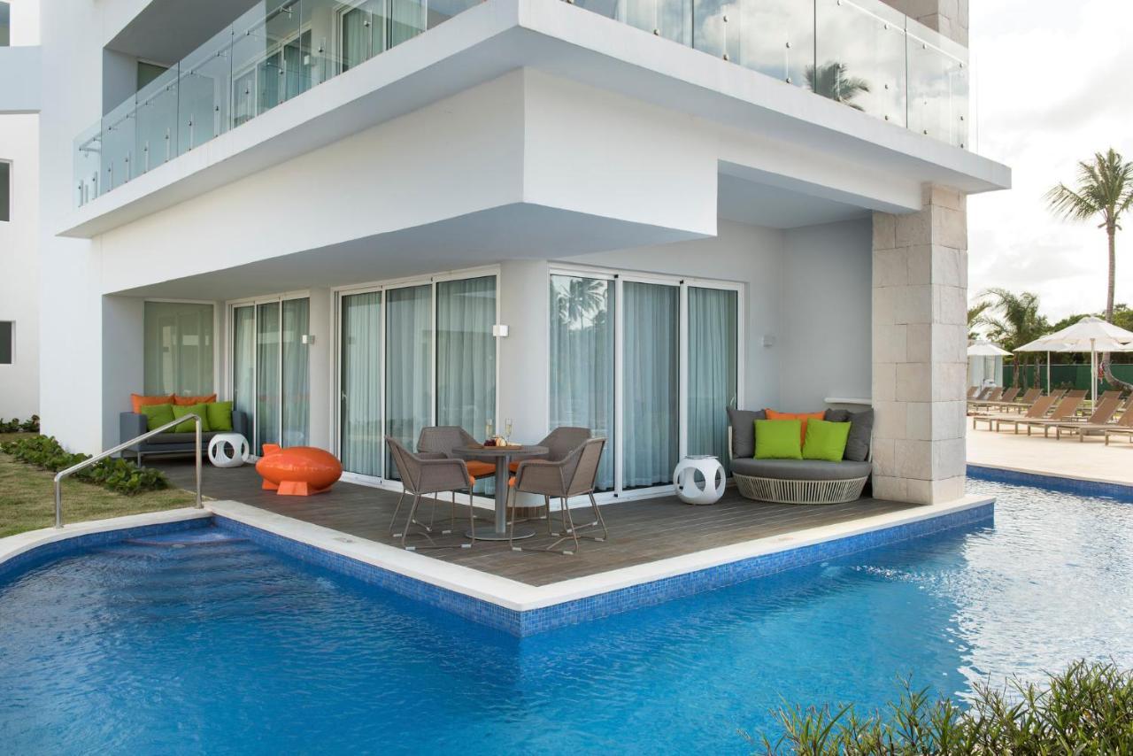 니켈로디언 호텔 앤 리조트 푼타 카나 바이 카리스마 올 인클루시브 외부 사진 A swim-out suite at the Hard Rock Hotel in Cancun, Mexico