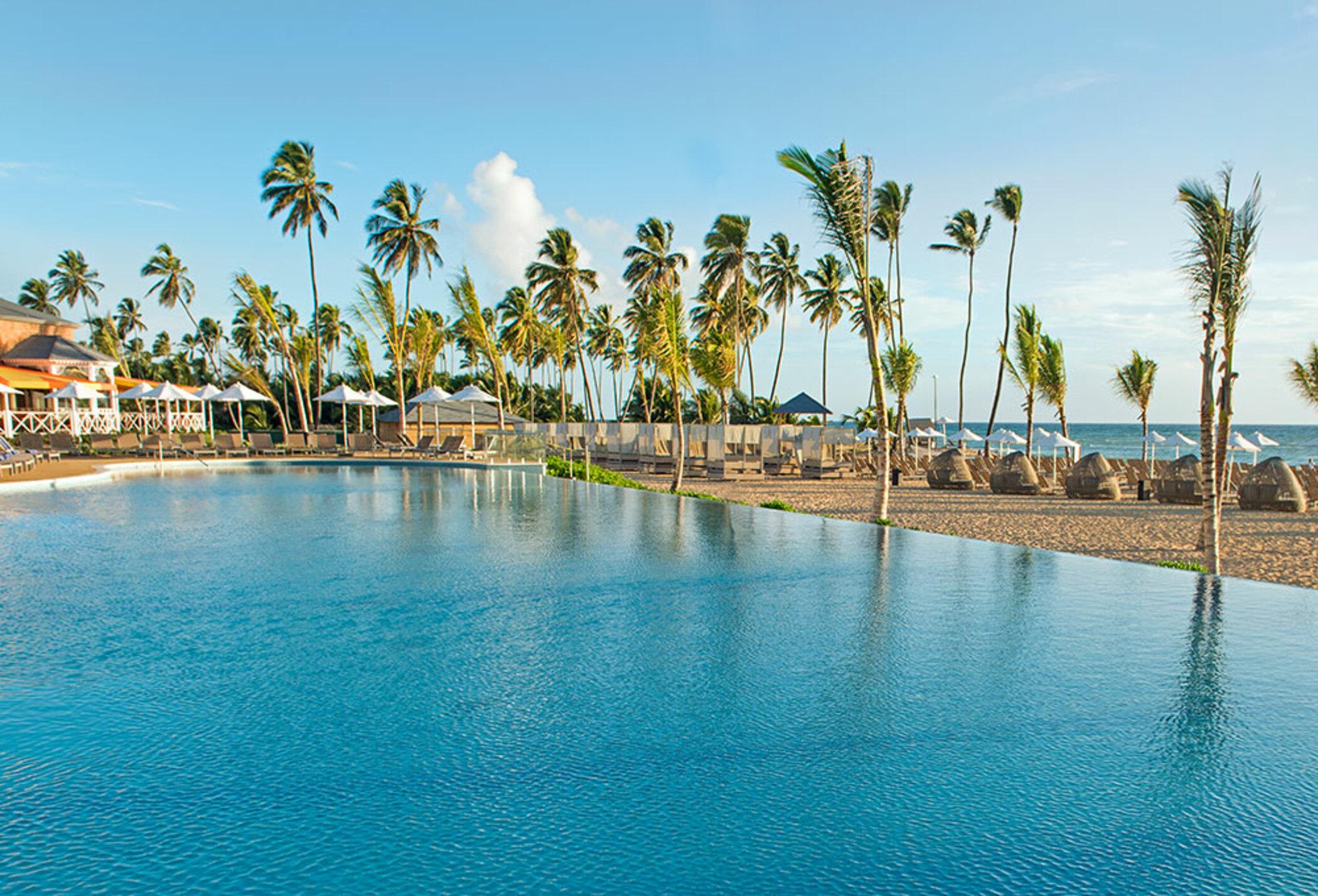 니켈로디언 호텔 앤 리조트 푼타 카나 바이 카리스마 올 인클루시브 외부 사진 The beach at the Iberostar Grand Hotel Bávaro